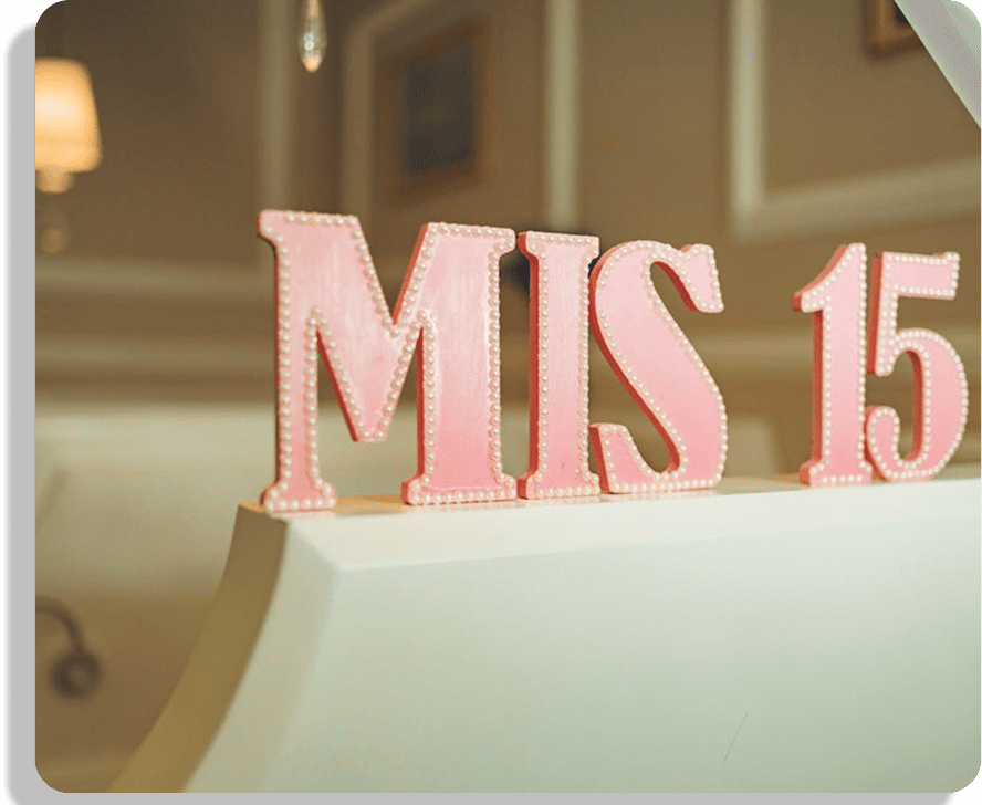 Pastel de XV años personalizado en Cancún